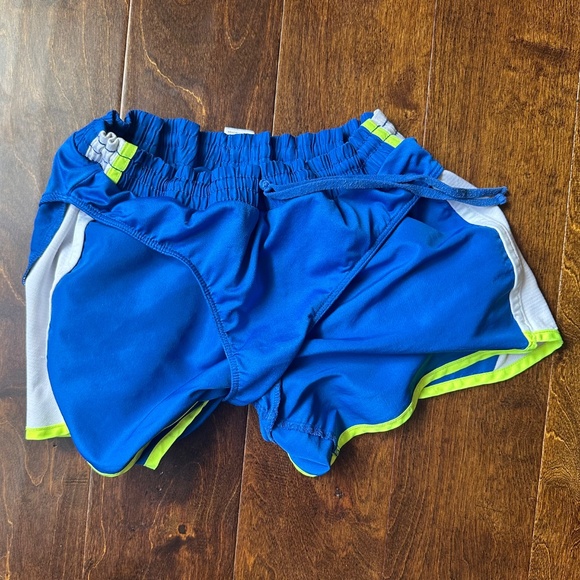 Sporty shorts with built in underwear with pocket - Picture 3 of 12